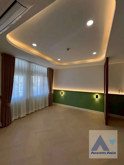 12  2 br Apartment for rent and sale in Sukhumvit ,Bangkok BTS Phrom Phong at Low-rise apartment in the city center AA46274