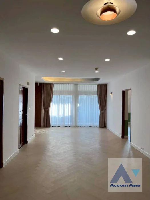  2  2 br Apartment for rent and sale in Sukhumvit ,Bangkok BTS Phrom Phong at Low-rise apartment in the city center AA46274