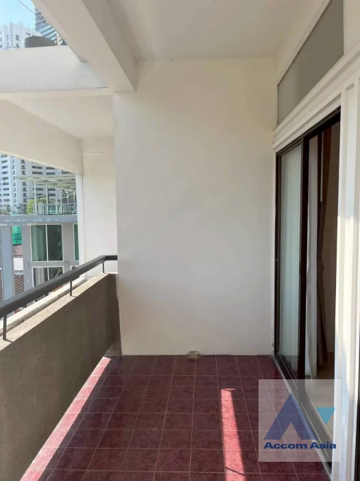 24  2 br Apartment for rent and sale in Sukhumvit ,Bangkok BTS Phrom Phong at Low-rise apartment in the city center AA46274
