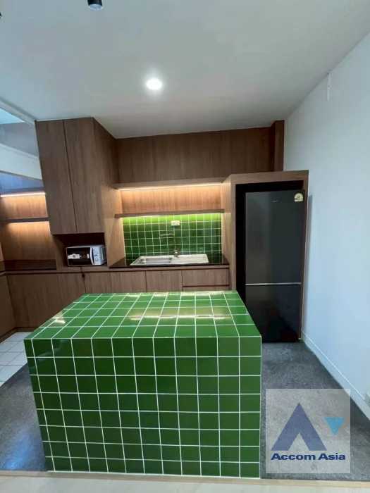 4  2 br Apartment for rent and sale in Sukhumvit ,Bangkok BTS Phrom Phong at Low-rise apartment in the city center AA46274