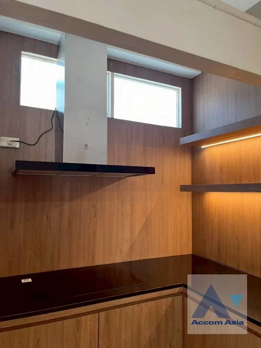 7  2 br Apartment for rent and sale in Sukhumvit ,Bangkok BTS Phrom Phong at Low-rise apartment in the city center AA46274