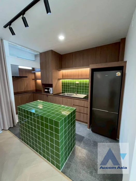  1  2 br Apartment for rent and sale in Sukhumvit ,Bangkok BTS Phrom Phong at Low-rise apartment in the city center AA46274