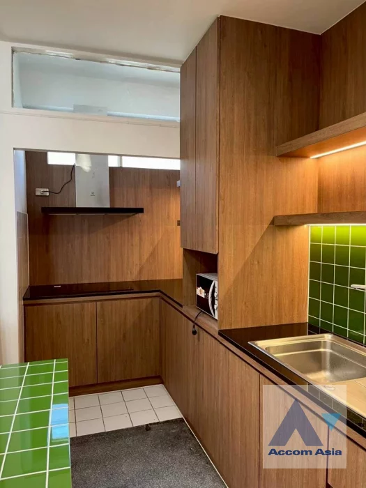 5  2 br Apartment for rent and sale in Sukhumvit ,Bangkok BTS Phrom Phong at Low-rise apartment in the city center AA46274