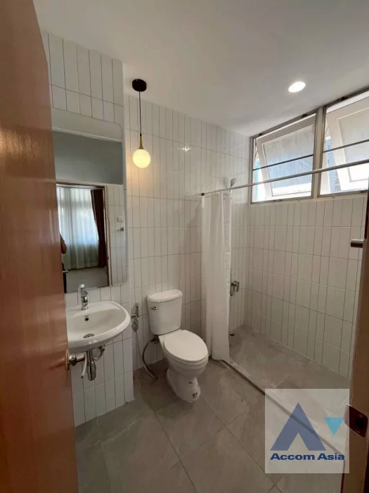 21  2 br Apartment for rent and sale in Sukhumvit ,Bangkok BTS Phrom Phong at Low-rise apartment in the city center AA46274