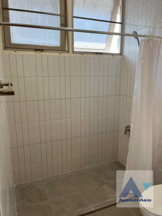 23  2 br Apartment for rent and sale in Sukhumvit ,Bangkok BTS Phrom Phong at Low-rise apartment in the city center AA46274