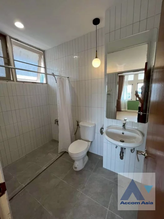 22  2 br Apartment for rent and sale in Sukhumvit ,Bangkok BTS Phrom Phong at Low-rise apartment in the city center AA46274
