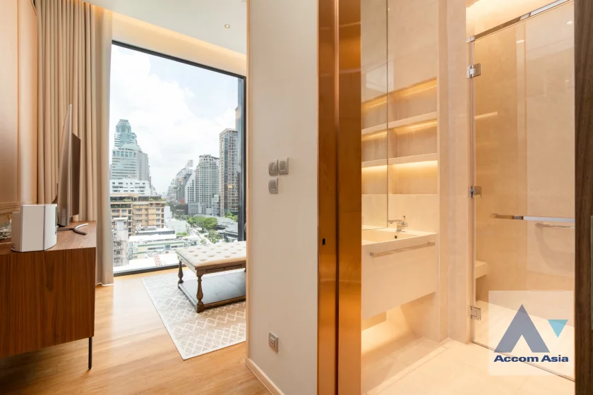 11  3 br Condominium For Sale in Ploenchit ,Bangkok BTS Ratchadamri at Sindhorn Lumpini AA46281
