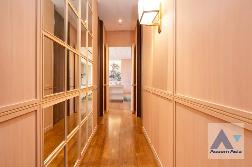 10  3 br Condominium For Sale in Ploenchit ,Bangkok BTS Ratchadamri at Sindhorn Lumpini AA46281