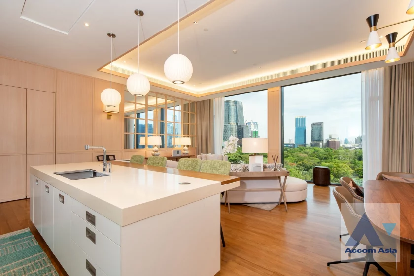  1  3 br Condominium For Sale in Ploenchit ,Bangkok BTS Ratchadamri at Sindhorn Lumpini AA46281