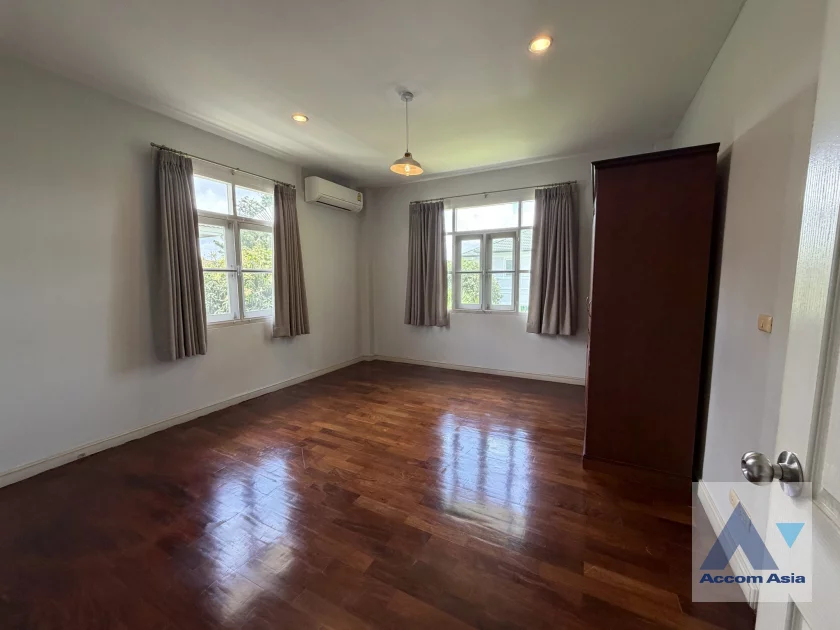 8  4 br House for rent and sale in Pattanakarn ,Bangkok BTS On Nut at Golden Nakara Onnut Motorway AA46286
