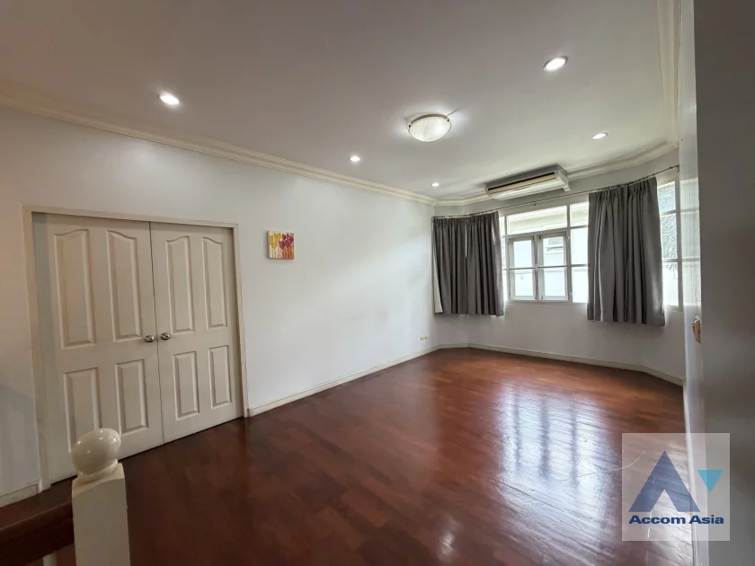 7  4 br House for rent and sale in Pattanakarn ,Bangkok BTS On Nut at Golden Nakara Onnut Motorway AA46286