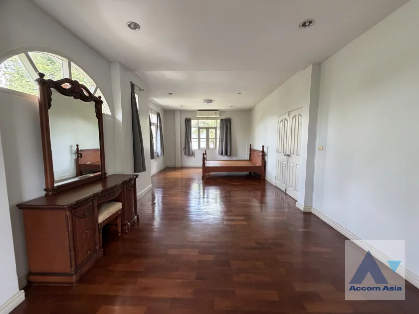 6  4 br House for rent and sale in Pattanakarn ,Bangkok BTS On Nut at Golden Nakara Onnut Motorway AA46286