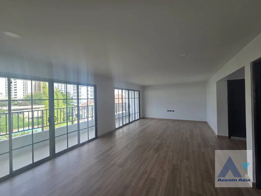  1  4 br Townhouse For Rent in Sukhumvit ,Bangkok BTS Phrom Phong AA46287