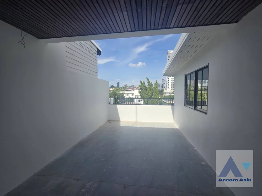 10  4 br Townhouse For Rent in Sukhumvit ,Bangkok BTS Phrom Phong AA46287