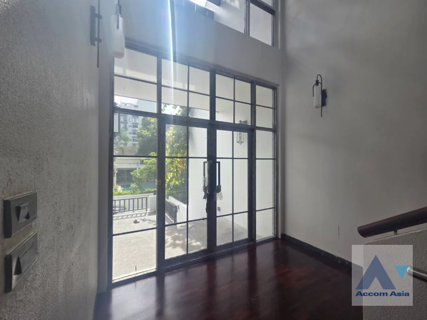 6  4 br Townhouse For Rent in Sukhumvit ,Bangkok BTS Phrom Phong AA46287