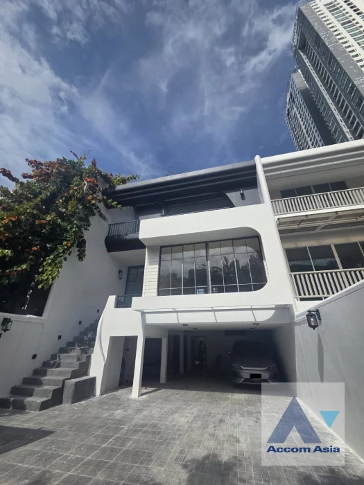  2  4 br Townhouse For Rent in Sukhumvit ,Bangkok BTS Phrom Phong AA46287