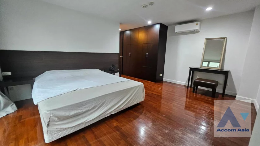 13  4 br Apartment for rent and sale in Silom ,Bangkok BTS Surasak at High-end Low Rise  AA46291