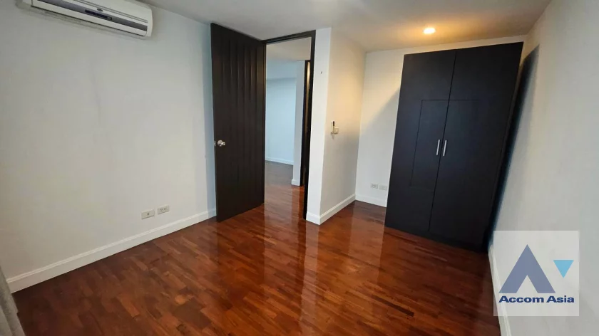14  4 br Apartment For Rent in Silom ,Bangkok BTS Surasak at High-end Low Rise  AA46291