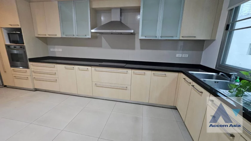 6  4 br Apartment For Rent in Silom ,Bangkok BTS Surasak at High-end Low Rise  AA46291