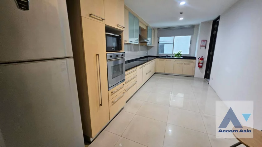5  4 br Apartment For Rent in Silom ,Bangkok BTS Surasak at High-end Low Rise  AA46291