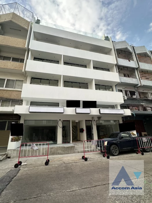  2  Shophouse for rent and sale in Sukhumvit ,Bangkok BTS Phra khanong AA46292