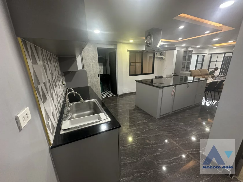 5  5 br House For Rent in Sukhumvit ,Bangkok BTS Bang Chak AA46293