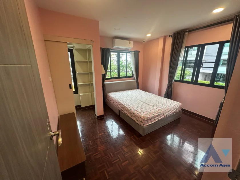 20  5 br House For Rent in Sukhumvit ,Bangkok BTS Bang Chak AA46293