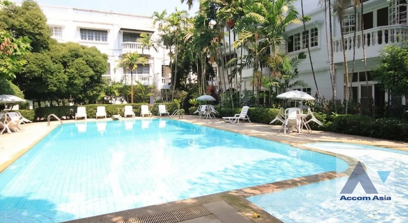  2  5 br Townhouse For Rent in Sukhumvit ,Bangkok  at House in garden compound with pool AA46295