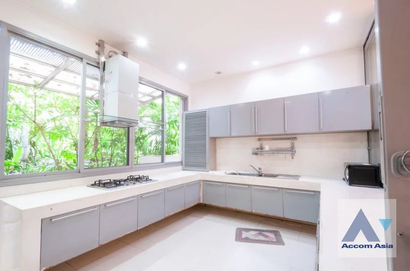 18  4 br Townhouse for rent and sale in Sukhumvit ,Bangkok  at House in garden compound with pool AA46295