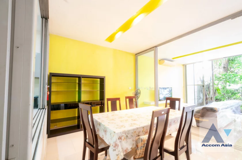5  4 br Townhouse for rent and sale in Sukhumvit ,Bangkok  at House in garden compound with pool AA46295