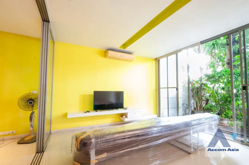 14  4 br Townhouse for rent and sale in Sukhumvit ,Bangkok  at House in garden compound with pool AA46295