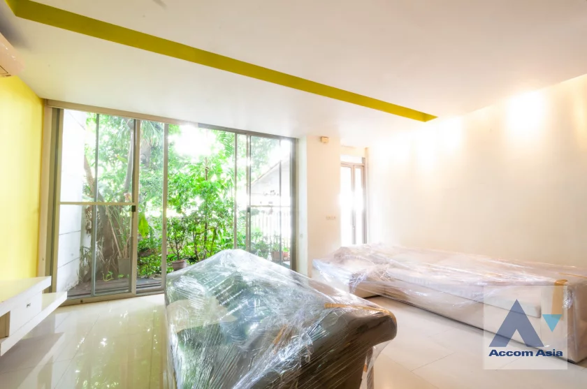 8  4 br Townhouse for rent and sale in Sukhumvit ,Bangkok  at House in garden compound with pool AA46295
