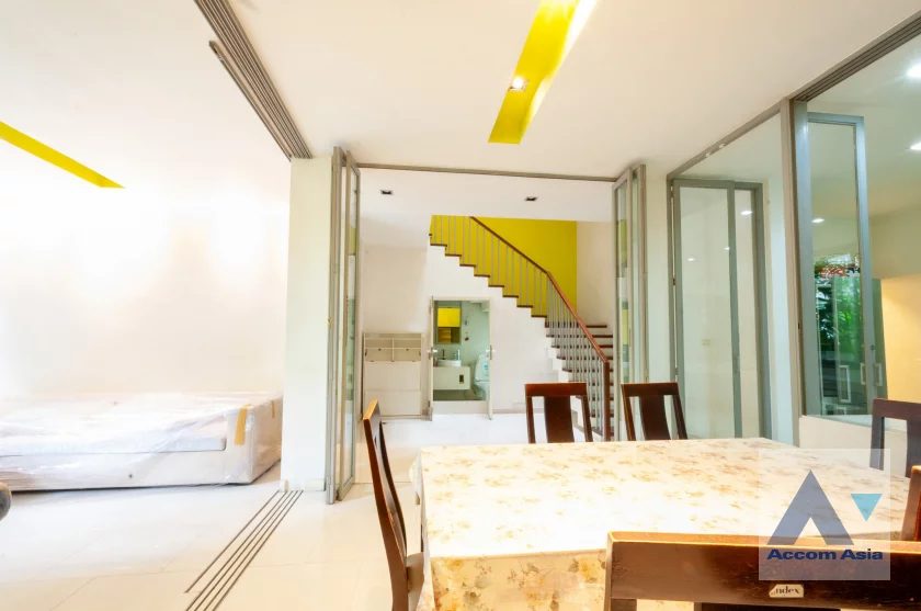9  4 br Townhouse for rent and sale in Sukhumvit ,Bangkok  at House in garden compound with pool AA46295