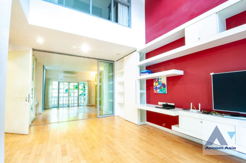 unitPartly Furnished, Pet friendly |  4 Bedrooms  Townhouse For Rent & Sale in Sukhumvit, Bangkok  (AA46295)
