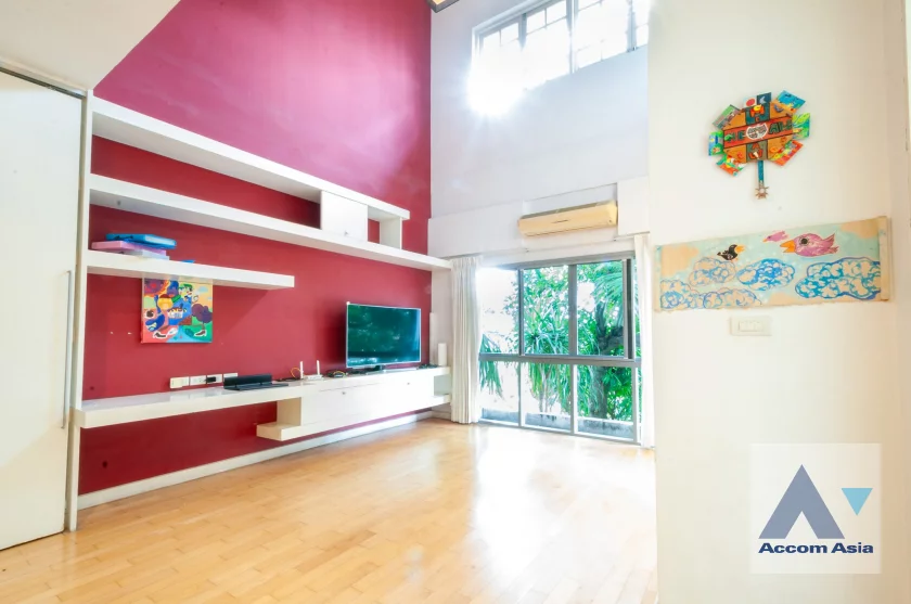 unitPartly Furnished, Pet friendly |  4 Bedrooms  Townhouse For Rent & Sale in Sukhumvit, Bangkok  (AA46295)