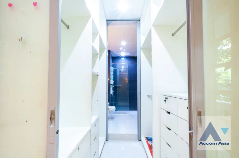 20  4 br Townhouse for rent and sale in Sukhumvit ,Bangkok  at House in garden compound with pool AA46295