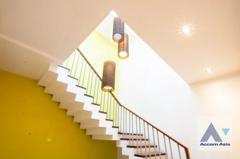 15  4 br Townhouse for rent and sale in Sukhumvit ,Bangkok  at House in garden compound with pool AA46295