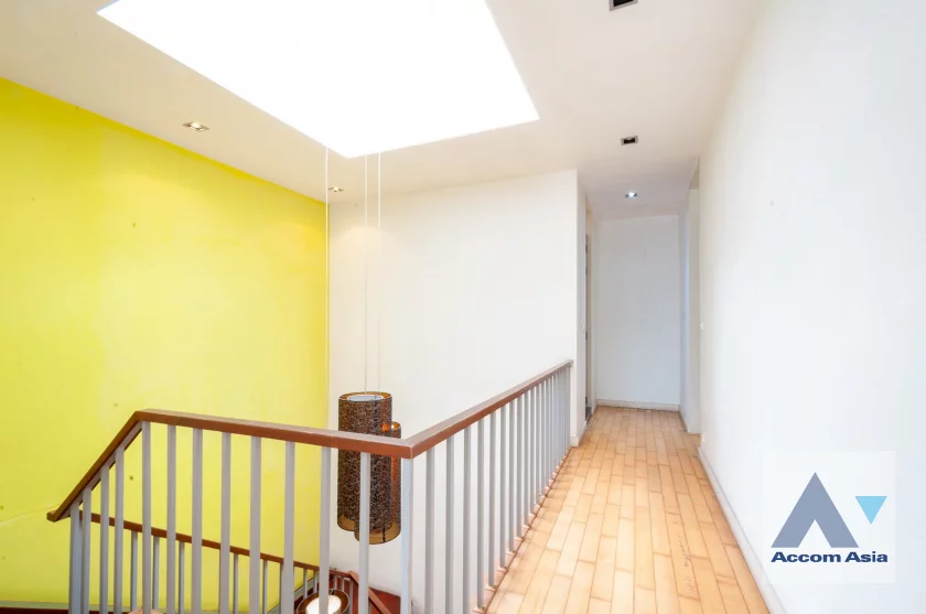 11  4 br Townhouse for rent and sale in Sukhumvit ,Bangkok  at House in garden compound with pool AA46295