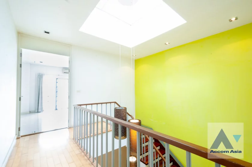 12  4 br Townhouse for rent and sale in Sukhumvit ,Bangkok  at House in garden compound with pool AA46295