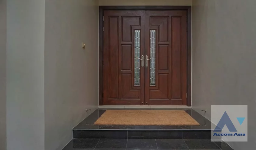 10  4 br House for rent and sale in Sukhumvit ,Bangkok BTS Thong Lo at Exclusive family compound AA46296