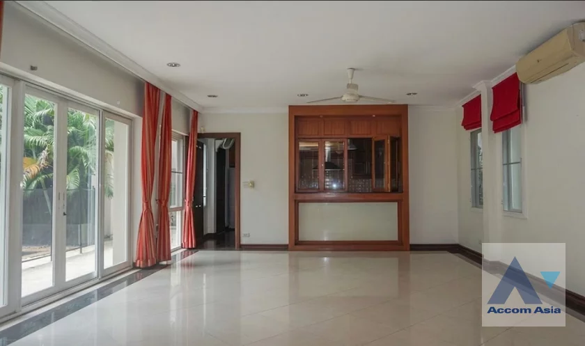  1  4 br House for rent and sale in Sukhumvit ,Bangkok BTS Thong Lo at Exclusive family compound AA46296