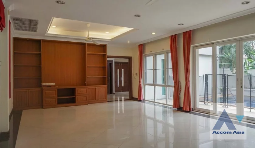  2  4 br House for rent and sale in Sukhumvit ,Bangkok BTS Thong Lo at Exclusive family compound AA46296