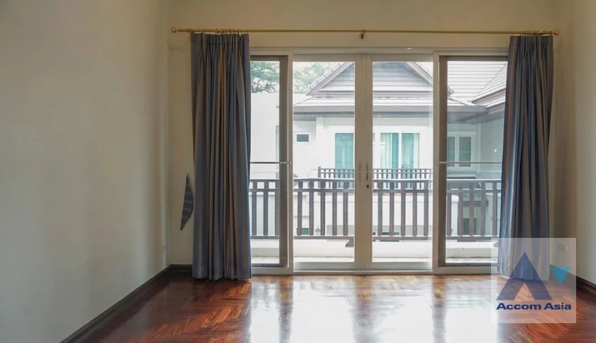6  4 br House for rent and sale in Sukhumvit ,Bangkok BTS Thong Lo at Exclusive family compound AA46296