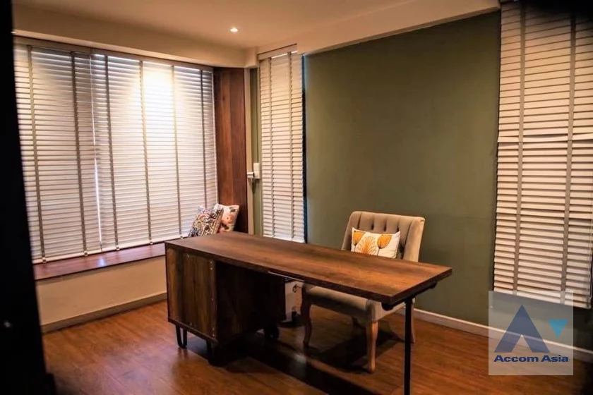 22  4 br House for rent and sale in Phaholyothin ,Bangkok  AA46313