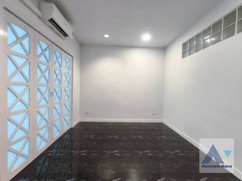 4  2 br Condominium For Sale in Sathorn ,Bangkok BRT Thanon Chan at Baan Nonzee AA46316