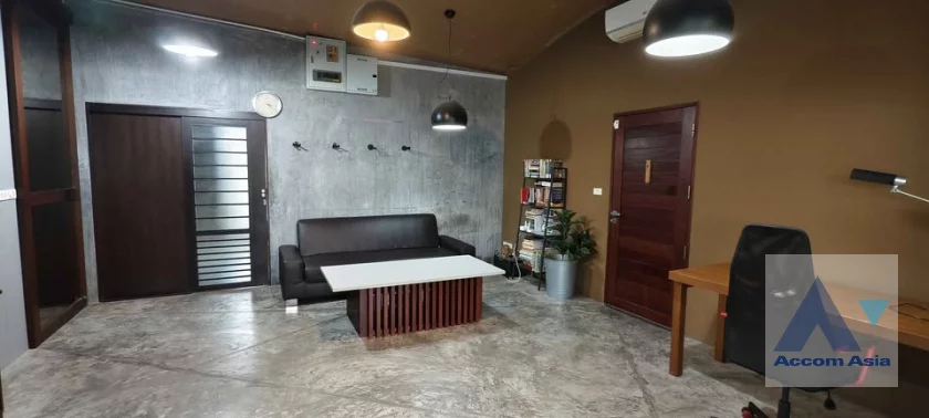  1  2 br House for rent and sale in Ratchadaphisek ,Bangkok MRT Huai Khwang AA46317