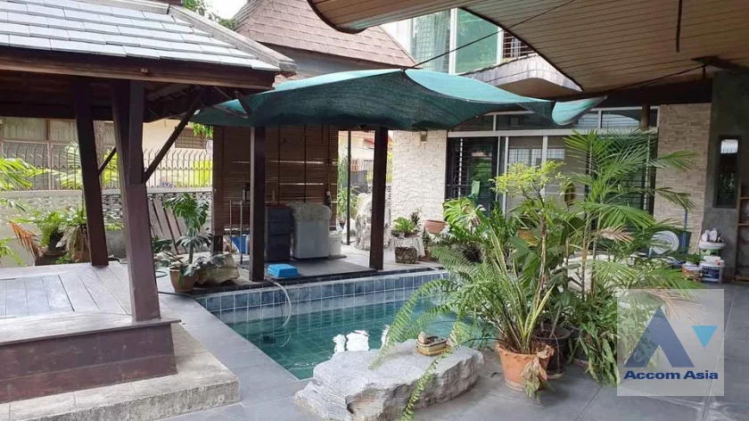  2  2 br House for rent and sale in Ratchadaphisek ,Bangkok MRT Huai Khwang AA46317