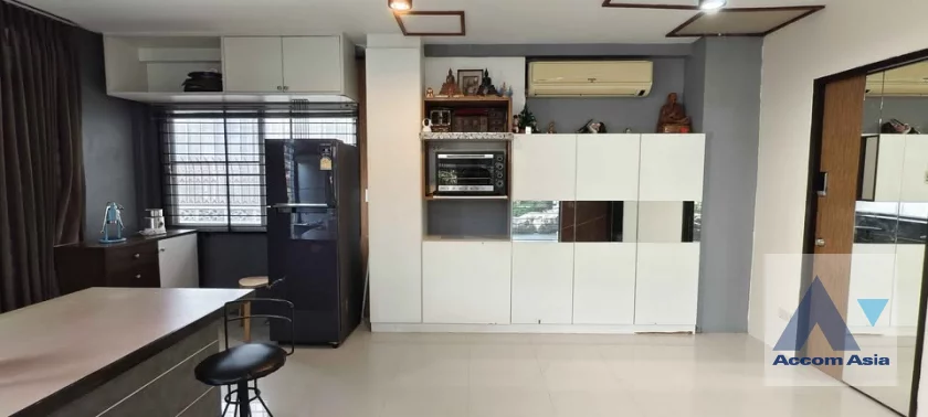 8  2 br House for rent and sale in Ratchadaphisek ,Bangkok MRT Huai Khwang AA46317