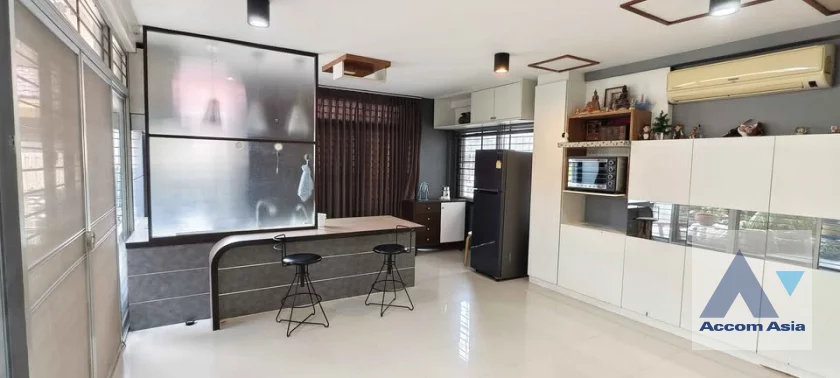 10  2 br House for rent and sale in Ratchadaphisek ,Bangkok MRT Huai Khwang AA46317