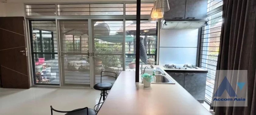 9  2 br House for rent and sale in Ratchadaphisek ,Bangkok MRT Huai Khwang AA46317